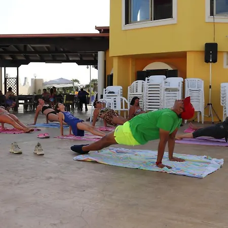 Nirvana Club Village פארק נופש