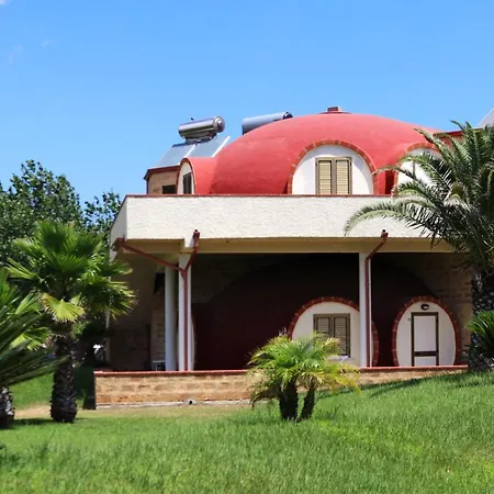 Nirvana Club Village פארק נופש